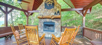 Mineral Bluff 'bear Ridge Cabin' w/ Hot Tub!