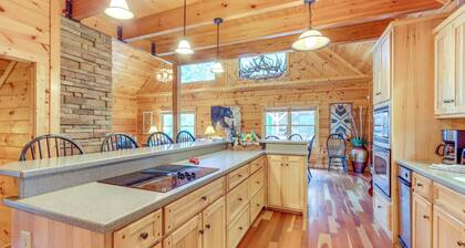 Mineral Bluff 'bear Ridge Cabin' w/ Hot Tub!