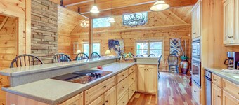 Mineral Bluff 'bear Ridge Cabin' w/ Hot Tub!