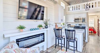 Tiny Home Retreat w/ Fire Pit ~ 3 Mi to Lake!