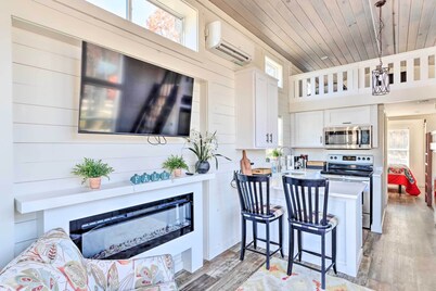 Tiny Home Retreat w/ Fire Pit ~ 3 Mi to Lake!