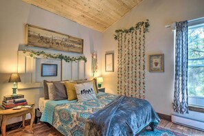 Apartment (1 Bedroom) | 1 bedroom, bed sheets - Charming Apt Near Palmer Lake, 14 Mi to Usafa! (Palmer Lake)