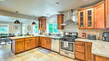 House (4 Bedrooms) | Private kitchen | Microwave, oven, stovetop, dishwasher