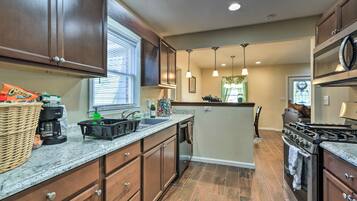 House (3 Bedrooms) | Interior