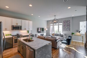Apartment (4 Bedrooms) | Interior - Nashville Townhome w/ Rooftop Balcony & Game Room! (Nashville)