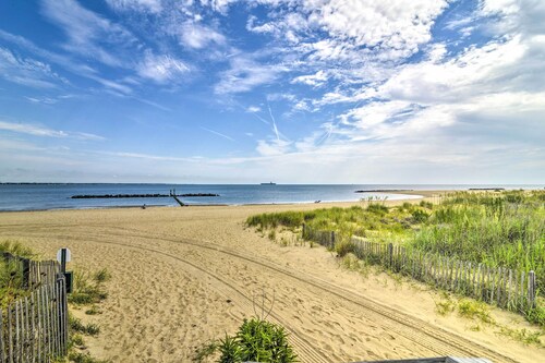 Inviting Norfolk Family Retreat: 1 Block to Beach!