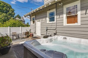 House (4 Bedrooms) | Front of property
