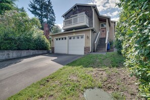 Apartment (2 Bedrooms) | Interior - Near Public Transit & Walkable! Airy Seattle Apt (Seattle)