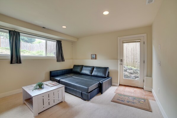 Apartment (2 Bedrooms) | Front of property