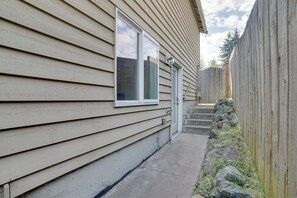 Apartment (2 Bedrooms) | Interior - Near Public Transit & Walkable! Airy Seattle Apt (Seattle)