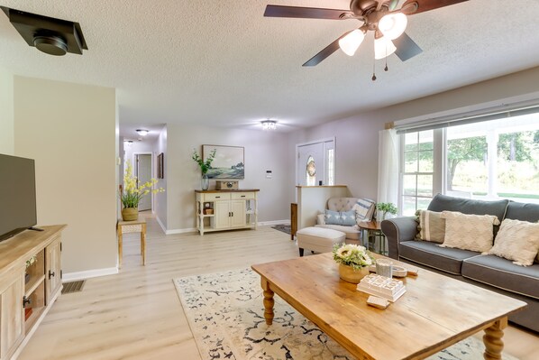 Tv, spillekonsol, bordtennisbord