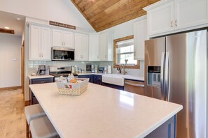 Cottage (4 Bedrooms) | Interior - 'lakeside Paradise' in Ellijay: Hot Tub, Fire Pit (Ellijay)