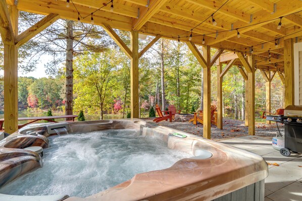 Cottage (4 Bedrooms) | Interior - 'lakeside Paradise' in Ellijay: Hot Tub, Fire Pit (Ellijay)
