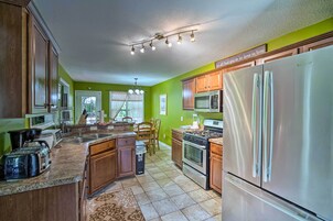 Casa (6 Bedrooms) | Cozinha privada | Micro-ondas, fogão, cooktop, lava-louças