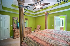 6 bedrooms, iron/ironing board, bed sheets - Spacious Acworth Home w/ Deck ~ 1 Mi to Lake (Acworth)