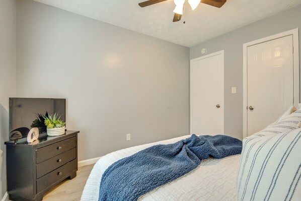 Interior - Atlanta Getaway w/ Private Yard: Near Airport (Atlanta)