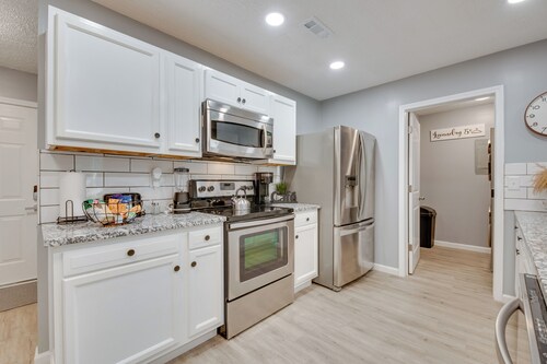 Atlanta Getaway w/ Private Yard: 3 Mi to Airport