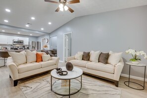 House (3 Bedrooms) | Interior