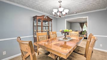 House (4 Bedrooms) | Interior