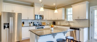 Quaint Grovetown Getaway w/ Private Hot Tub!