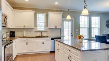 House (3 Bedrooms) | Private kitchen | Microwave, oven, stovetop, dishwasher