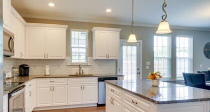 Quaint Grovetown Getaway w/ Private Hot Tub!