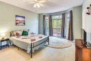 Interior - Lakefront Hartwell Retreat w/ Gas Grill & Deck! (Hartwell)