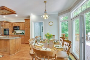 House (3 Bedrooms) | Interior