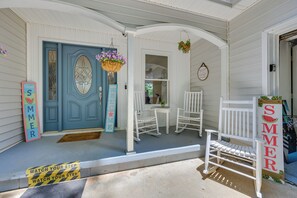 House (6 Bedrooms) | Interior - Waterfront Sparta Home w/ Game Room & Fire Pit! (Eatonton)