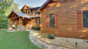 House (5 Bedrooms) | Interior