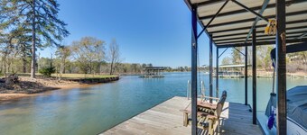 Georgia Getaway w/ 2-story Dock By Lake Hartwell