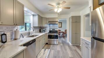 House (4 Bedrooms) | Interior