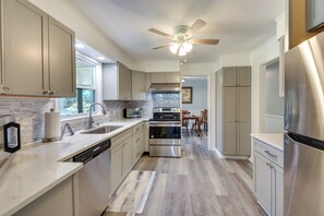 Interior - Georgia Getaway w/ 2-story Dock By Lake Hartwell (Hartwell)