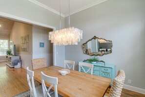Dining - St Simons Island Vacation Rental: 5 Mi to Beach! (St. Simons Island)