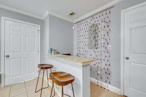 Bathroom - Cozy Georgia Apartment Near Theme Parks & Hiking! (Powder Springs)