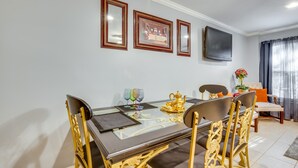Dining - Cozy Georgia Apartment Near Theme Parks & Hiking! (Powder Springs)