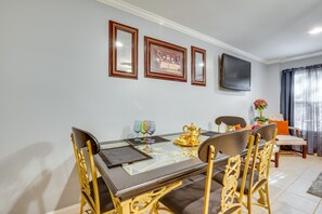 Dining - Cozy Georgia Apartment Near Theme Parks & Hiking! (Powder Springs)