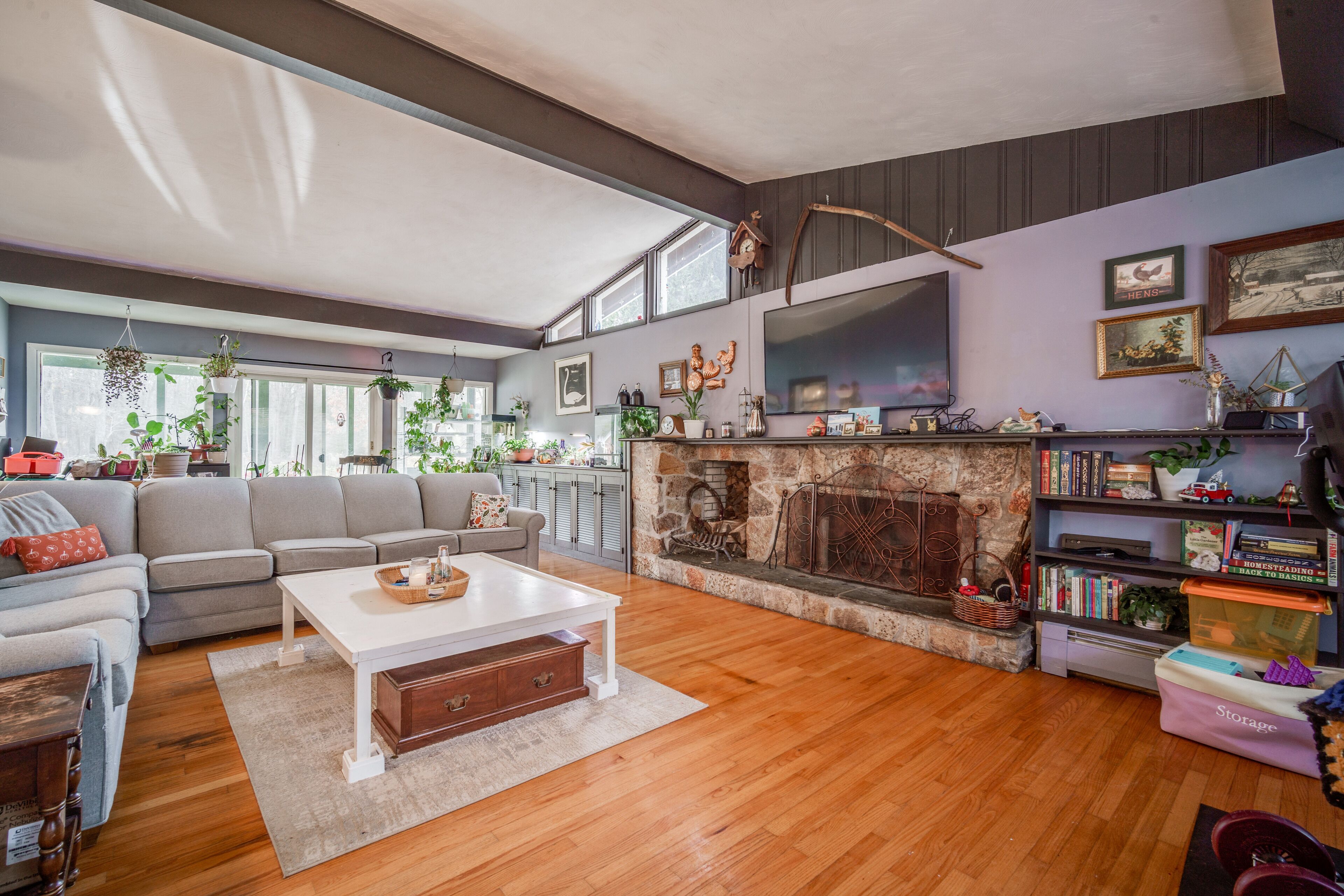 Pet-Friendly Farmhouse: Cozy with Large Yard 