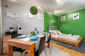 1 bedroom, bed sheets - City Apartment by Renters (Warsaw)