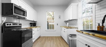 New! Charming 2-Bedroom Home Minutes to Downtown