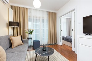 Living room - Royal Mennica Residence LUX by Renters (Warsaw)