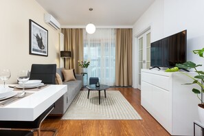 Living room - Royal Mennica Residence LUX by Renters (Warsaw)