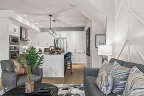 電視、壁爐、音響、 辦公室