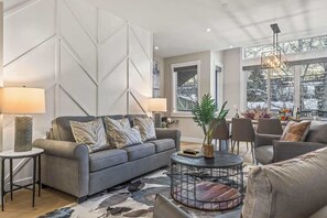 Televisión, chimenea, estéreo y oficina 