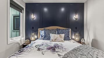 5 Schlafzimmer, Schreibtisch, Bügeleisen/Bügelbrett, Reisekinderbett