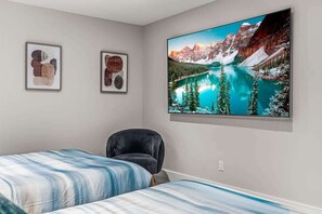 5 bedrooms, desk, iron/ironing board, travel cot - NEW!Dunnottar SSR Top View HOT TUB 5BR ( BL# RES-11680 ) (Canmore)