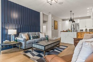 TV, fireplace, stereo, offices - NEW!Dunnottar SSR Top View HOT TUB 5BR (Canmore)