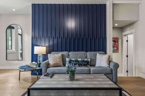 テレビ、暖炉、ステレオ、書斎 / ワークスペース