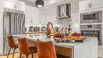 雪櫃、微波爐、焗爐、爐具