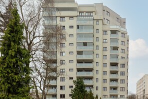 Front of property - Broniwoja Apartment by Renters (Warsaw)